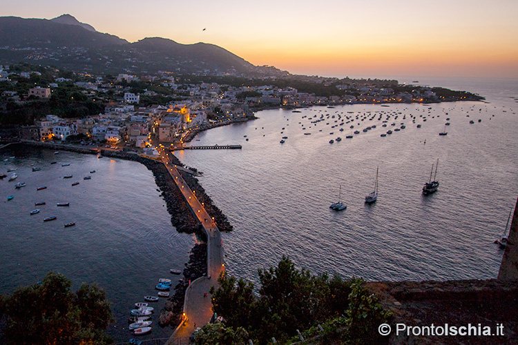 Ischia al tramonto, i pi&ugrave; belli dell'isola 10